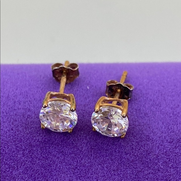 💛 Classic 925 Gold CZ Stud Earrings - Picture 2 of 7